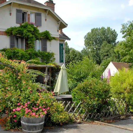 Logis De La Chapelle Hotel
