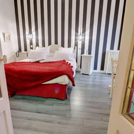 Logis De La Chapelle Hotel 3*