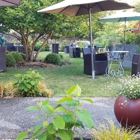 Logis De La Chapelle Hotel 3*