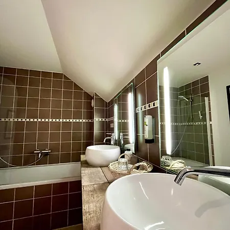 Hotel Logis De La Chapelle