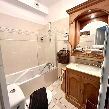 Hotel Logis De La Chapelle Milon-la-Chapelle