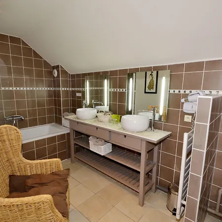 Hotel Logis De La Chapelle Milon-la-Chapelle