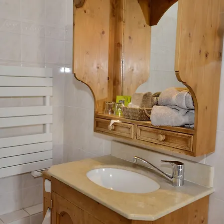 Logis De La Chapelle Hotel 3*