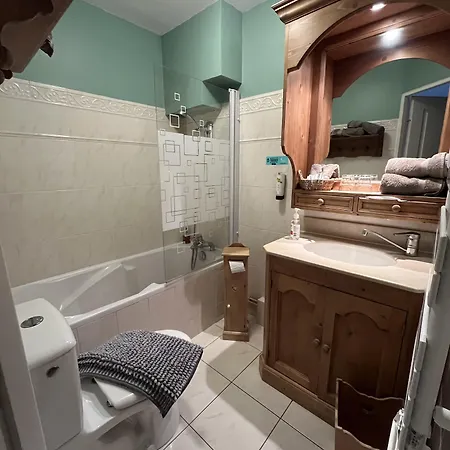 Hotel Logis De La Chapelle