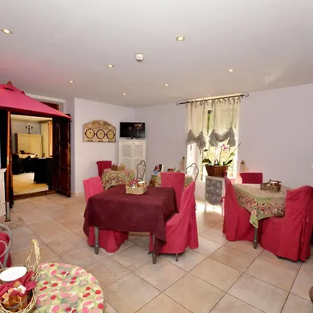 Logis De La Chapelle Hotel 3*
