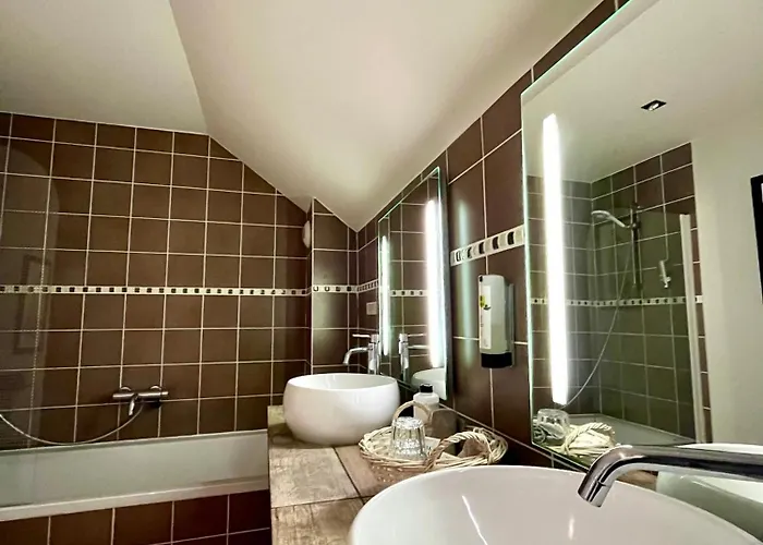 Hotel Logis De La Chapelle