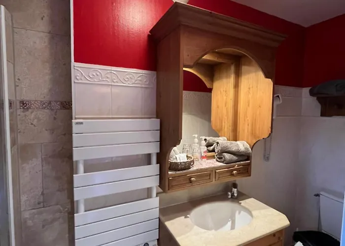 Logis De La Chapelle Hotel
