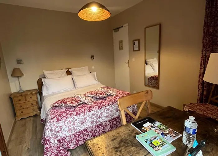 Logis De La Chapelle Hotel 3*