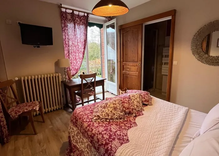 Logis De La Chapelle Hotel Milon-la-Chapelle